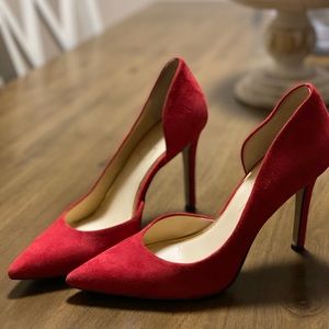 Red Jessica Simpson pumps!
